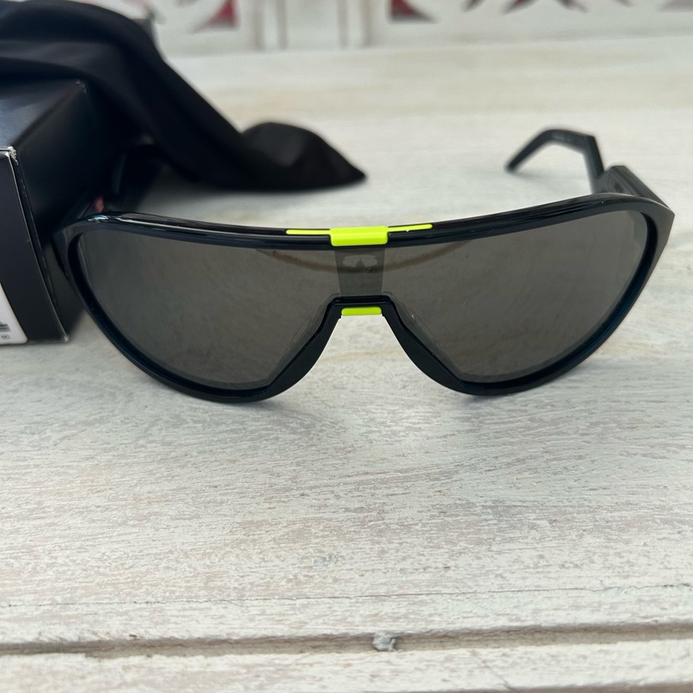 NIB Oakley CMDN Sunglasses Translucent Poseidon Prizm Black Sanctuary Collection